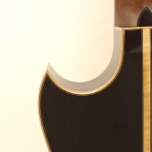 Cutaway florentiner Form mit umlaufendem Zierspan, bitte klicken für Großansicht